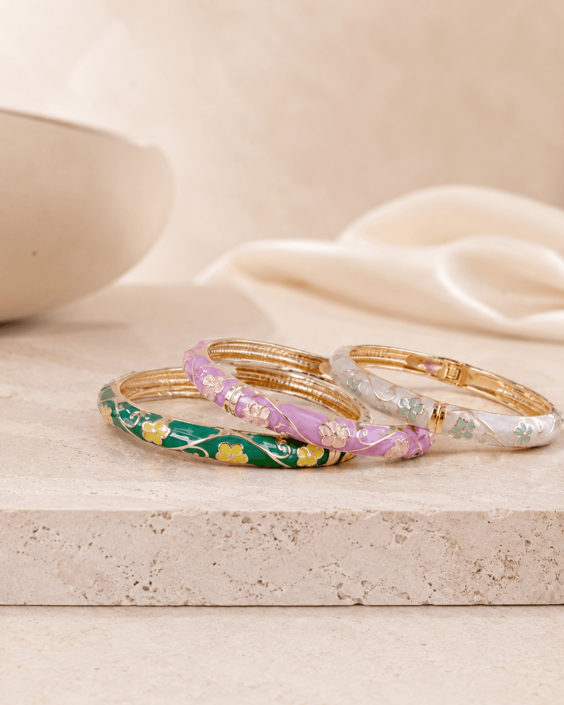 Bracelet Calista - Jonc émaillé fleurs - Vert clair