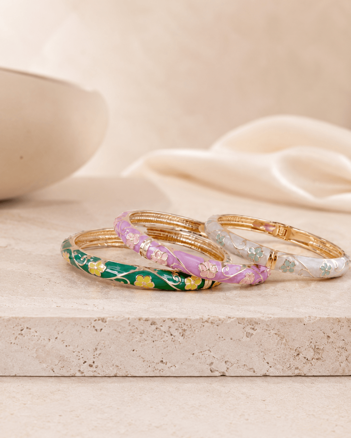Bracelet Calista - Jonc émaillé fleurs - Vert clair - Image principale