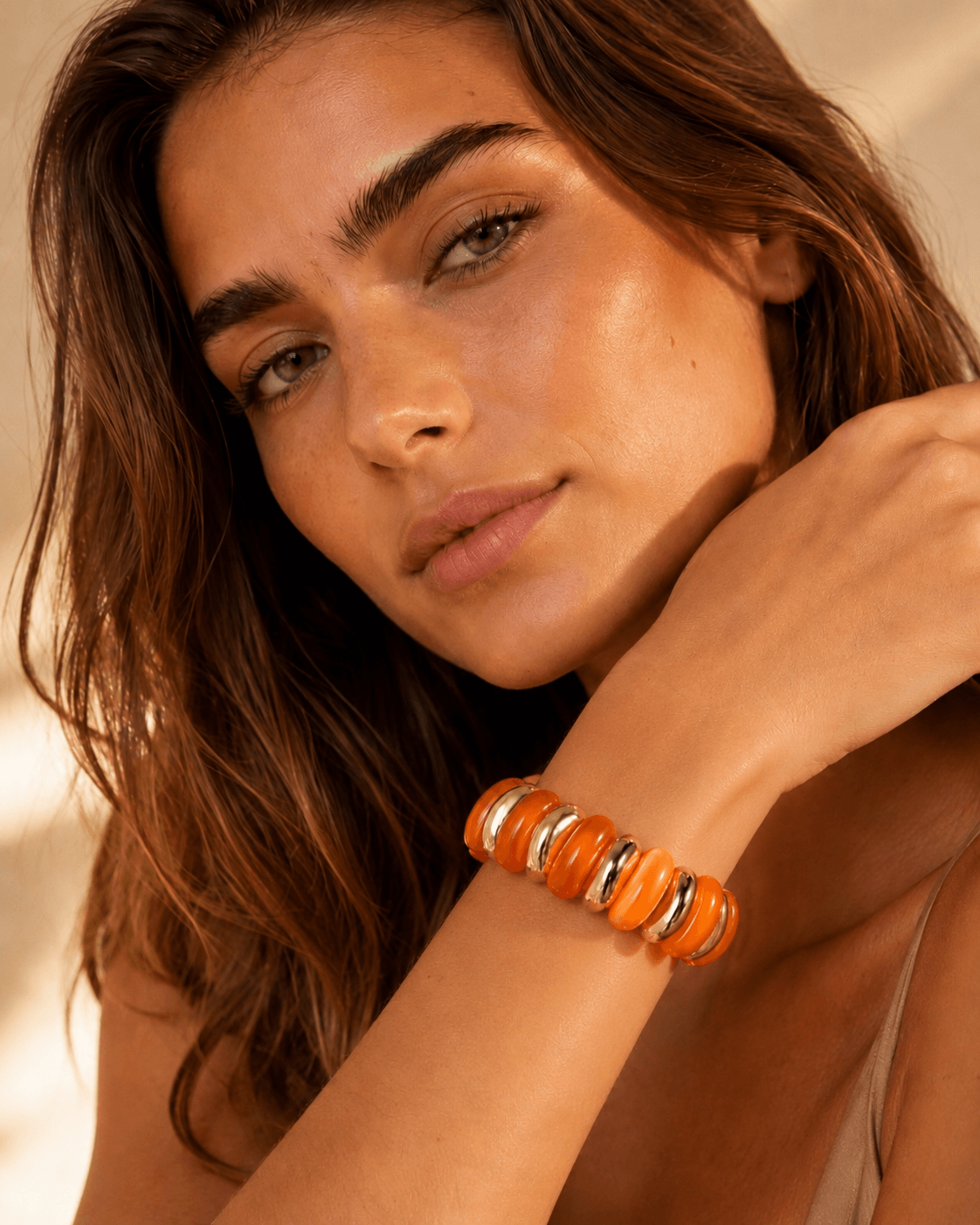 Bracelet Agathe - Manchette ondulé effet résine doré - Orange - Image principale